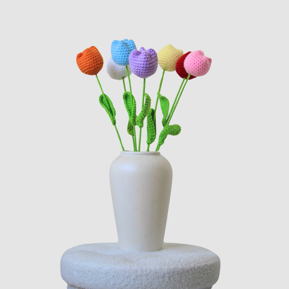 Gehaakte tulpen in regenboogkleuren