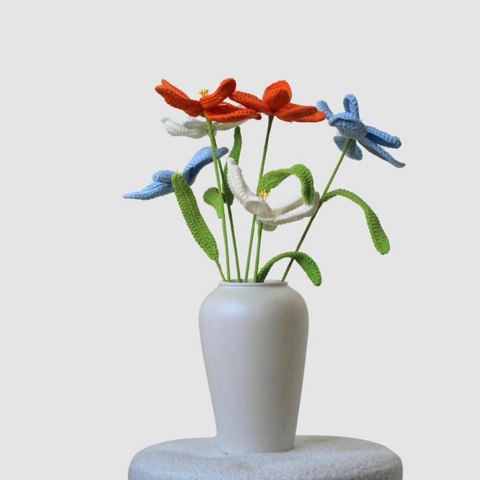 Gehaakt boeket Laura met hibiscus in oranje, wit en blauw