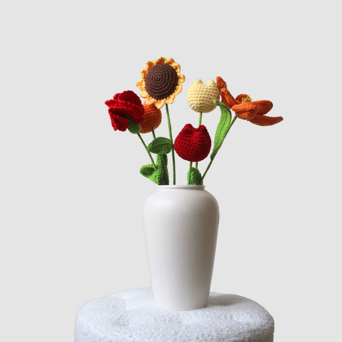 Gehaakt boeket Sunny in geel, oranje en rood met zonnebloem