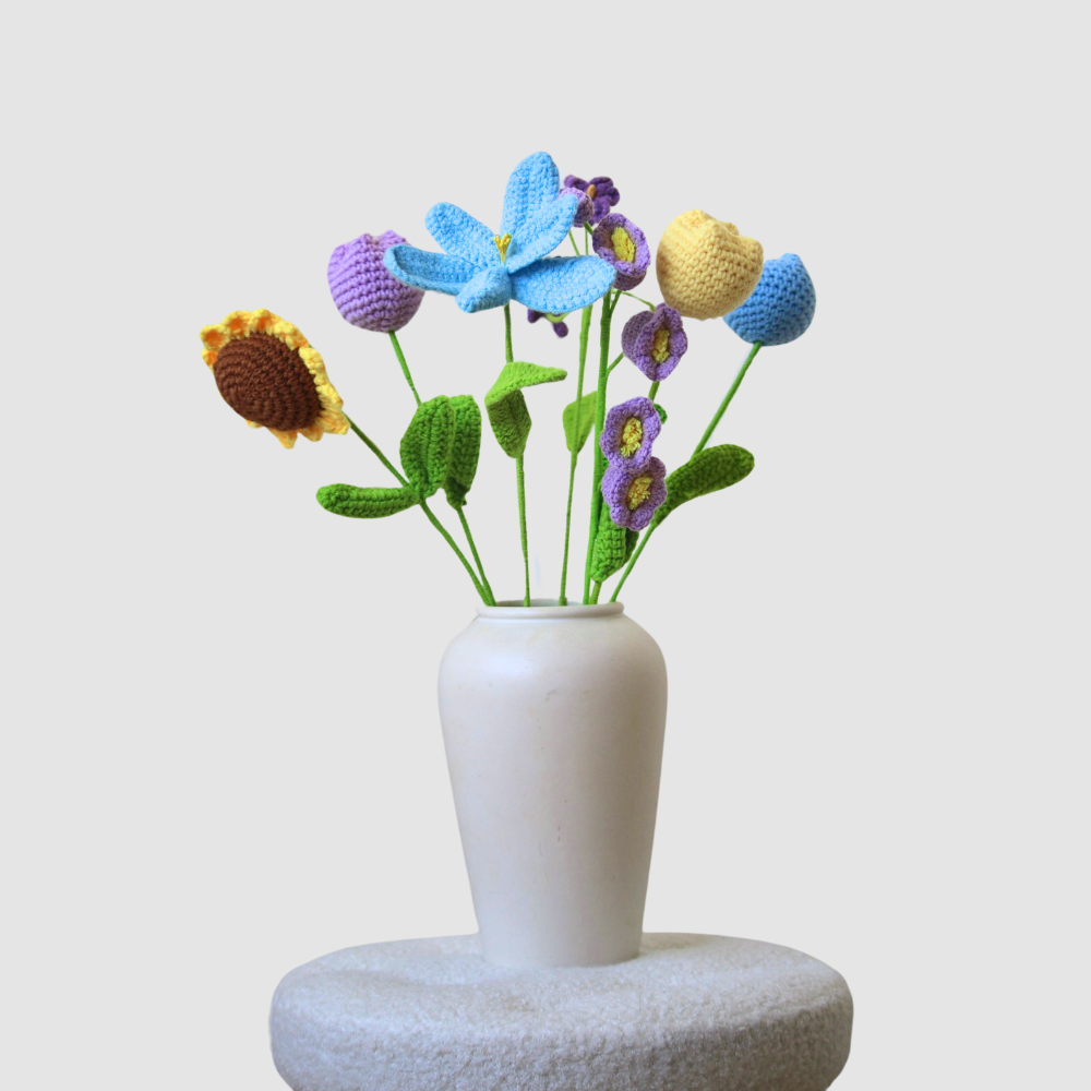 Gehaakt boeket Mila in blauw, paars en geel